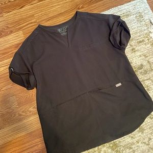FIGS Black Top with pockets